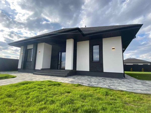 Частная территория с плиткой Старый Город в цвете Антрацит