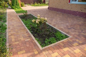 Купить бордюры БР.100.20.8 (11) гранит листопад(красн,корич,жел)- Осень от производителя - «Поревит»