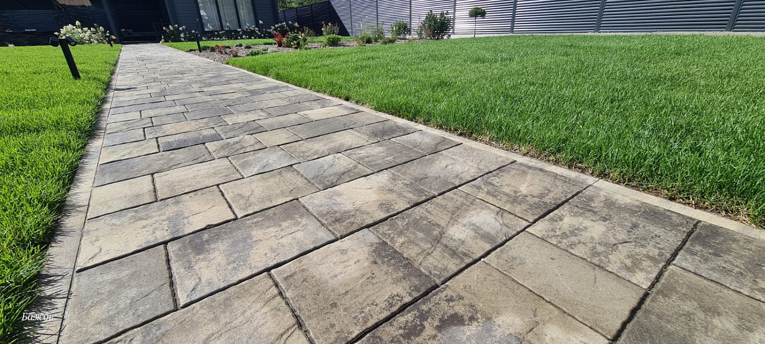 Плитка Литос в цвете Шунгит в частном доме КП Заповедник